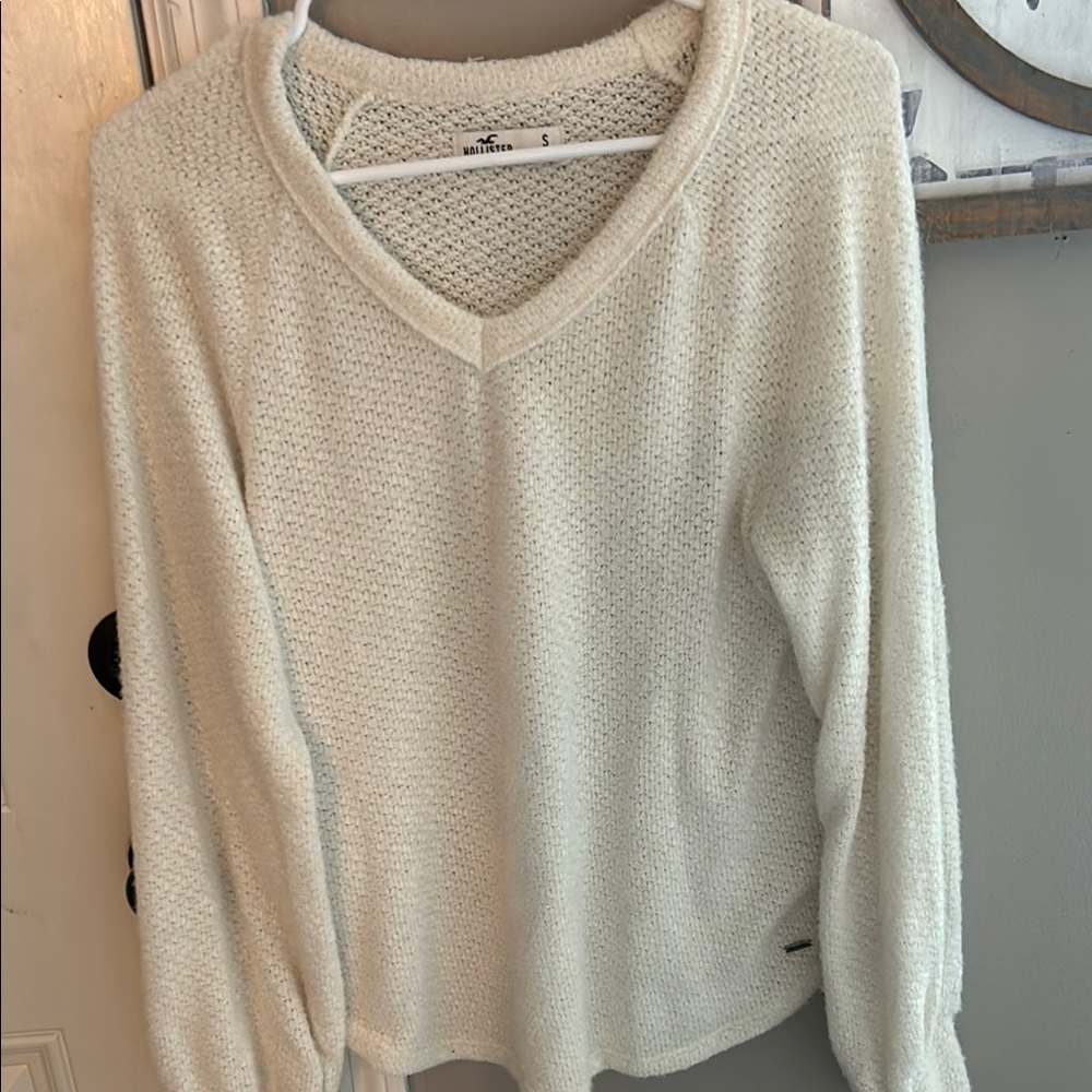 Hollister Women's Cream Sweater